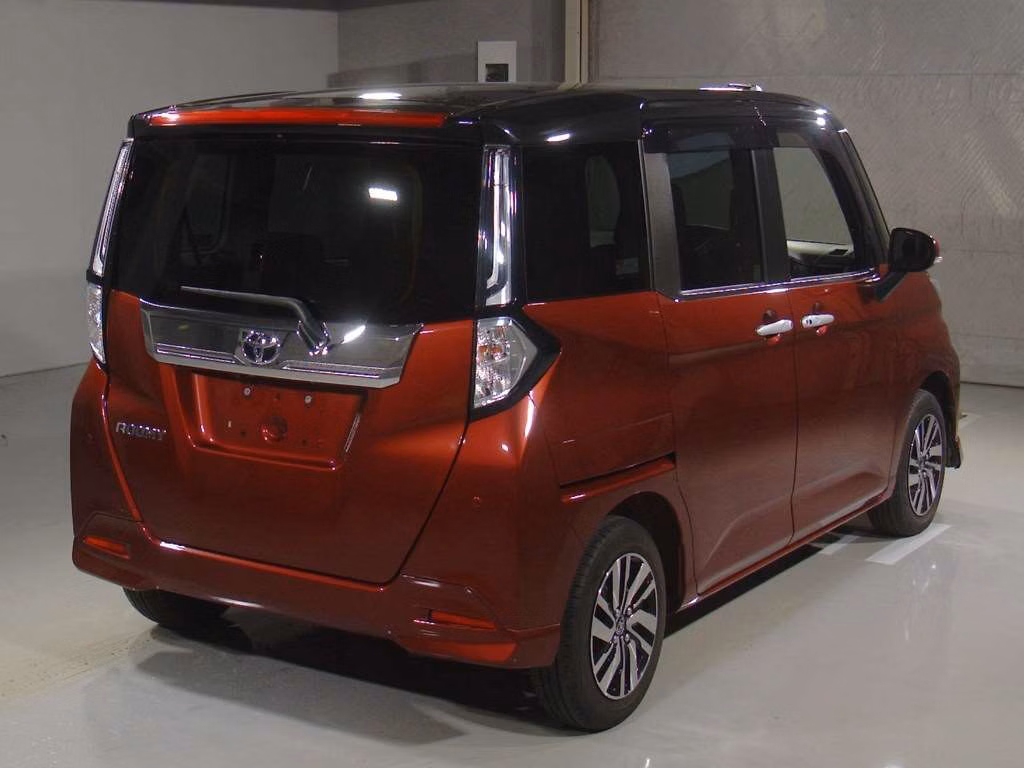 TOYOTA ROOMY