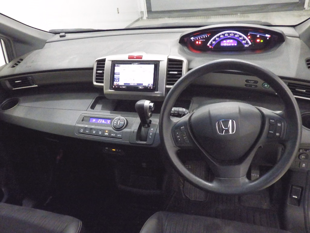HONDA FREED SPIKE