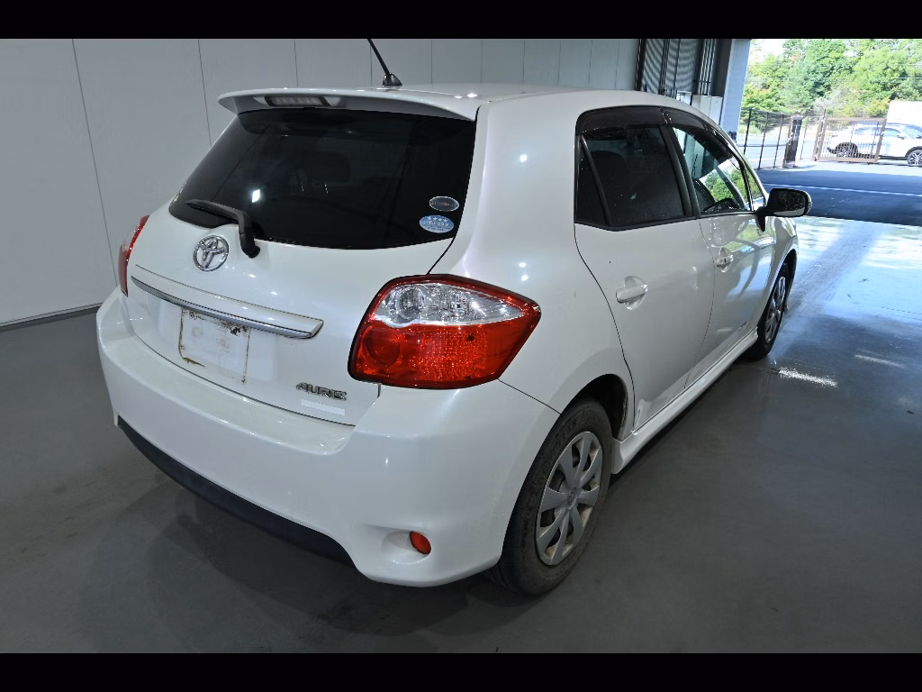 TOYOTA AURIS