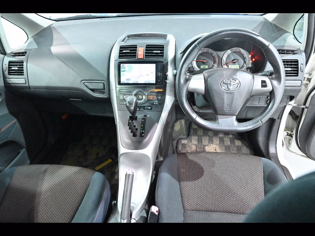 TOYOTA AURIS