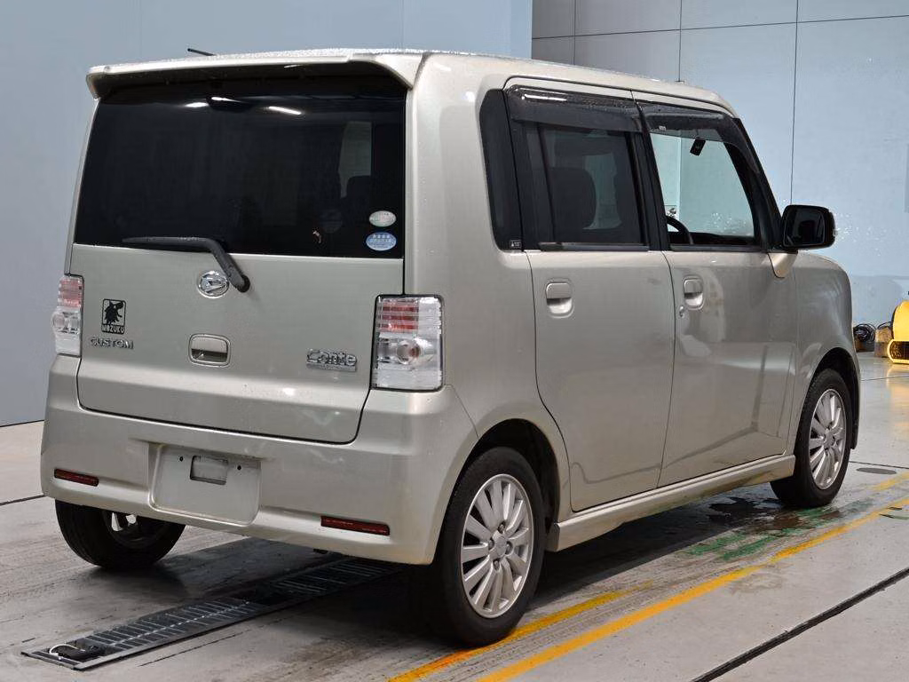 DAIHATSU MOVE CONTE