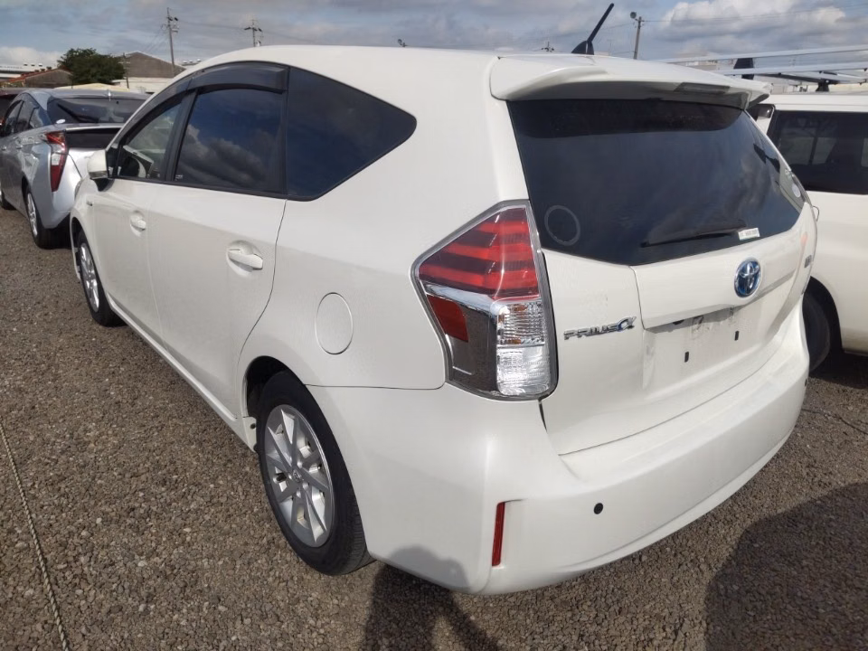 TOYOTA PRIUS ALPHA
