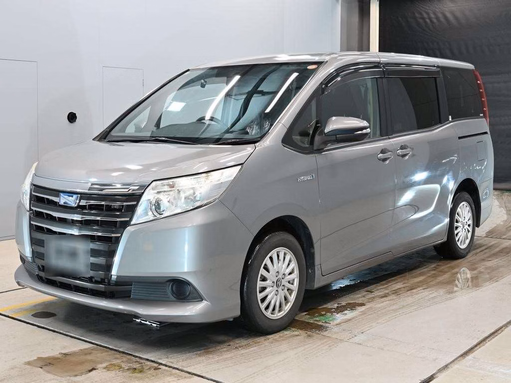 TOYOTA NOAH