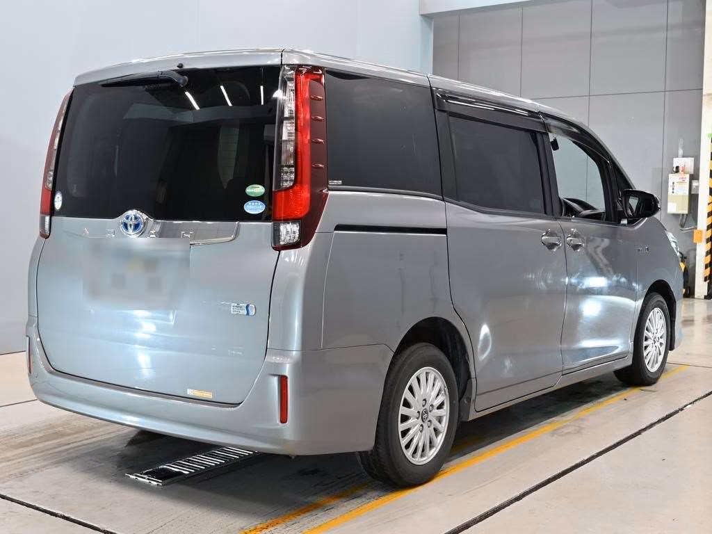TOYOTA NOAH
