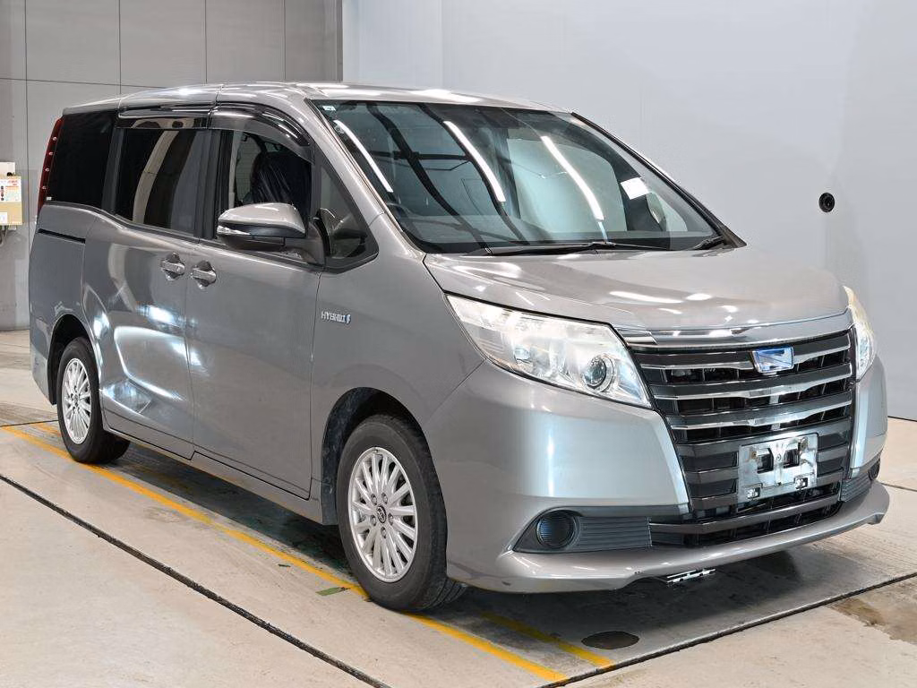 TOYOTA NOAH