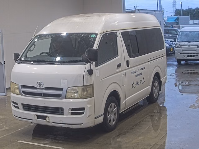 TOYOTA REGIUS ACE