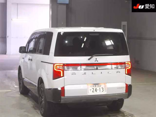 MITSUBISHI DELICA D:5