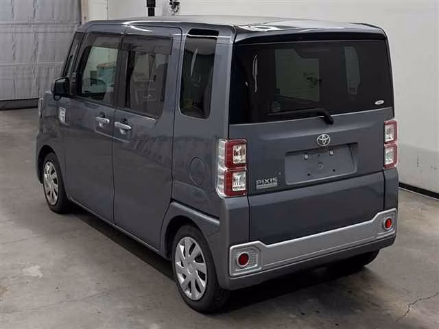 TOYOTA PIXIS MEGA