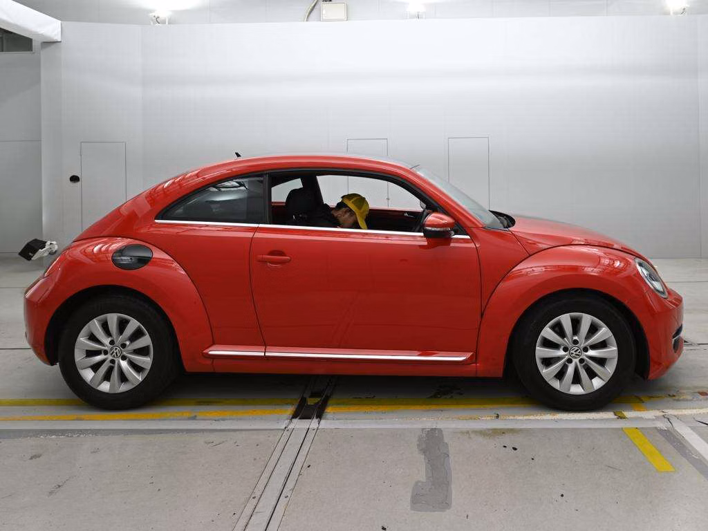VOLKSWAGEN BEETLE