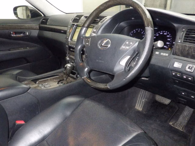 LEXUS LS600H