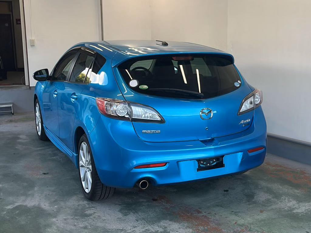 MAZDA AXELA