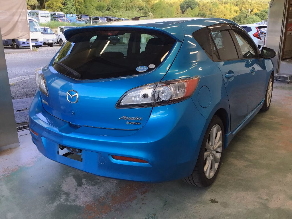 MAZDA AXELA