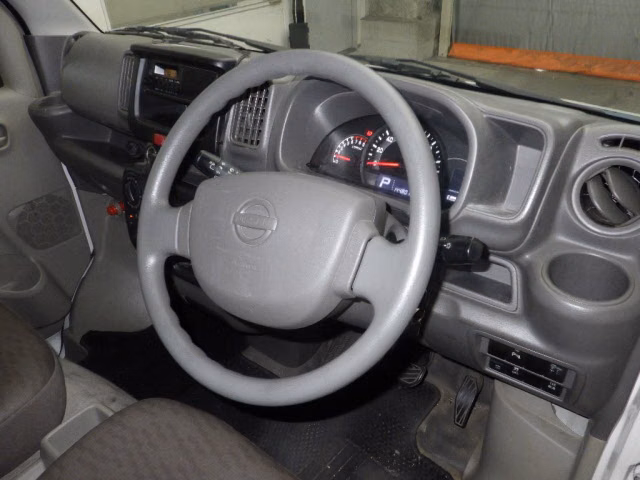 NISSAN NV100 CLIPPER