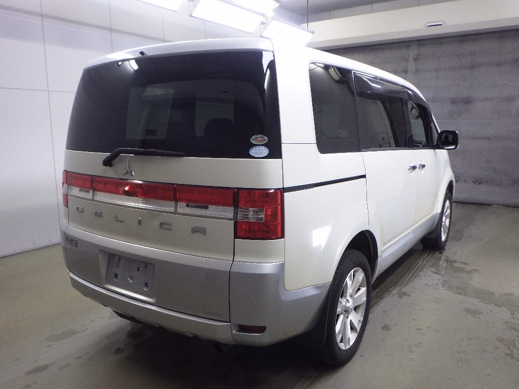 MITSUBISHI DELICA D:5