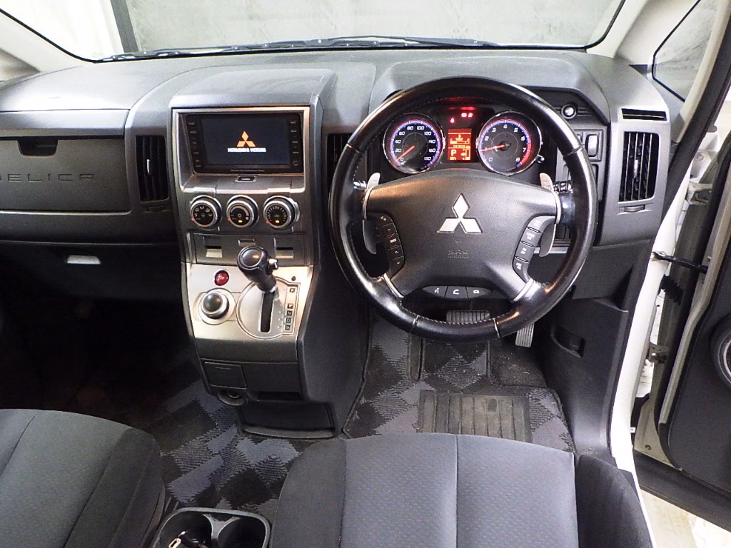 MITSUBISHI DELICA D:5