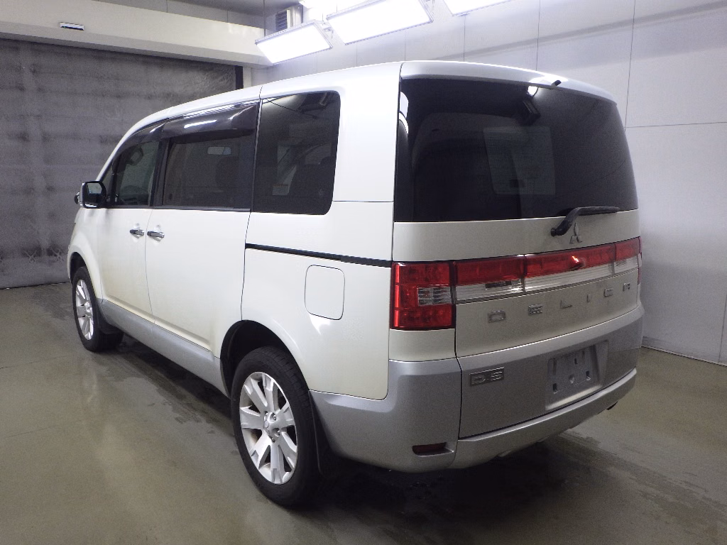 MITSUBISHI DELICA D:5