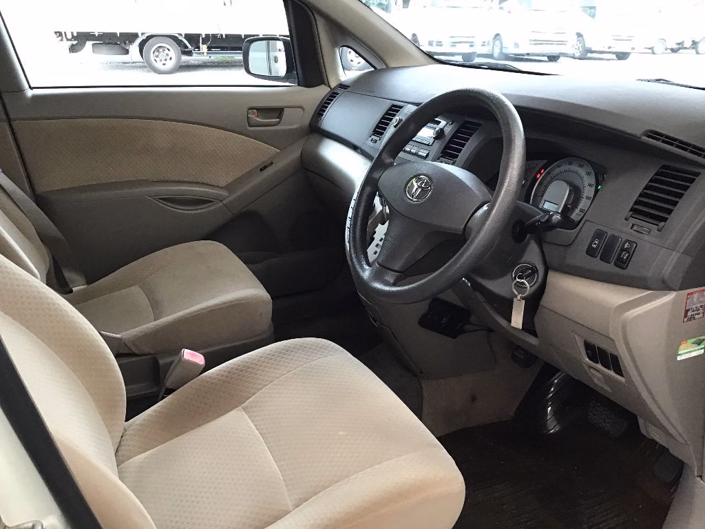 TOYOTA ISIS