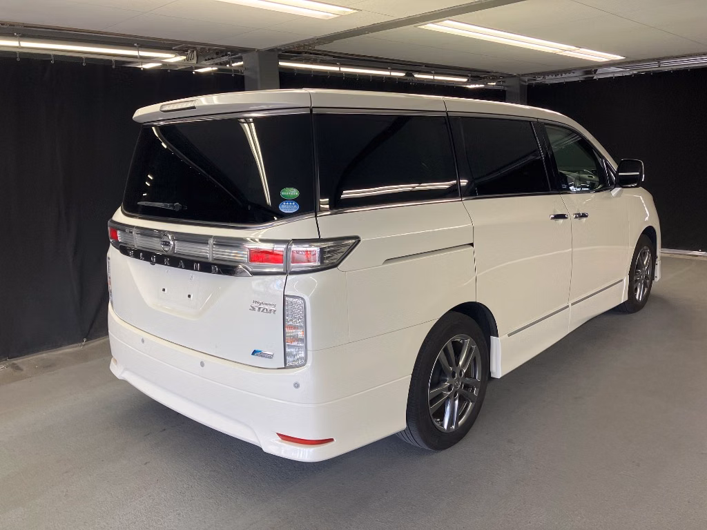 NISSAN ELGRAND