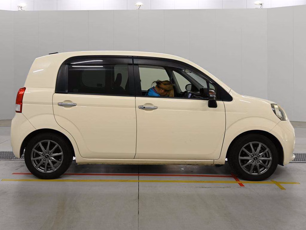 TOYOTA PORTE