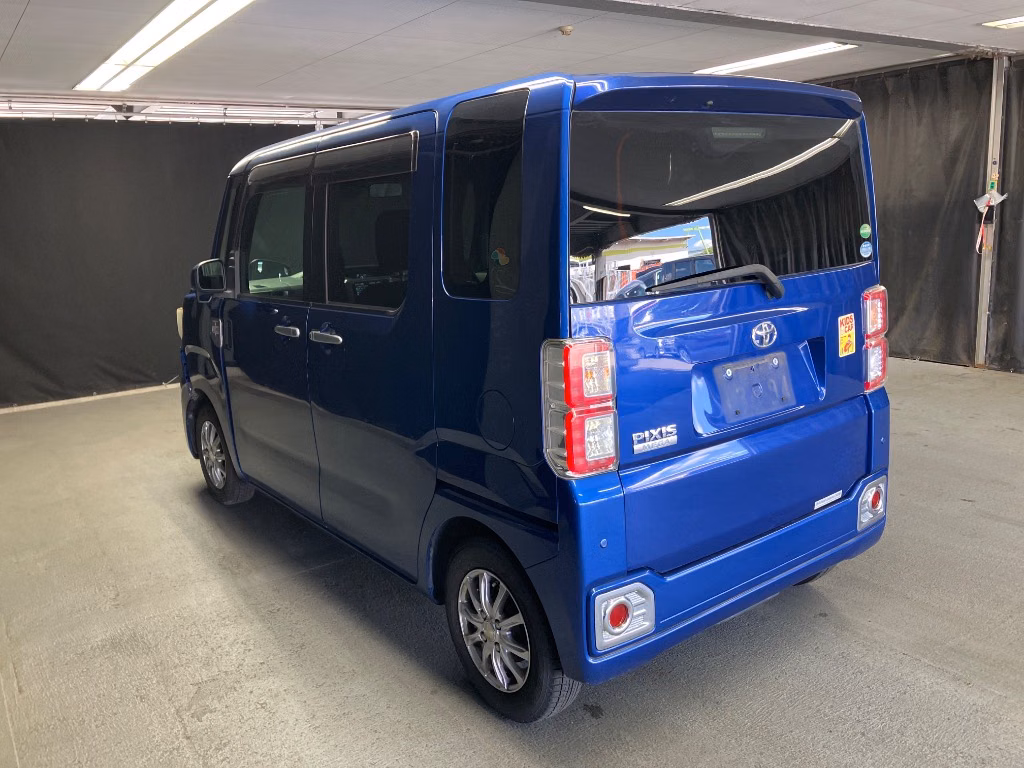 TOYOTA PIXIS MEGA