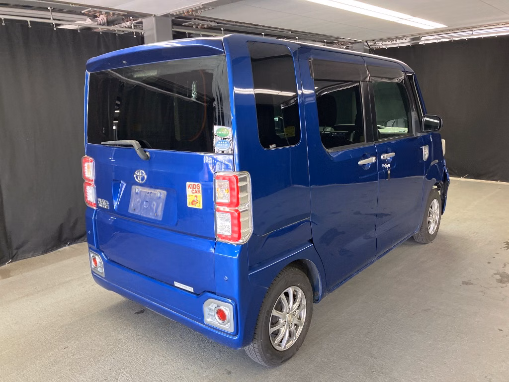 TOYOTA PIXIS MEGA