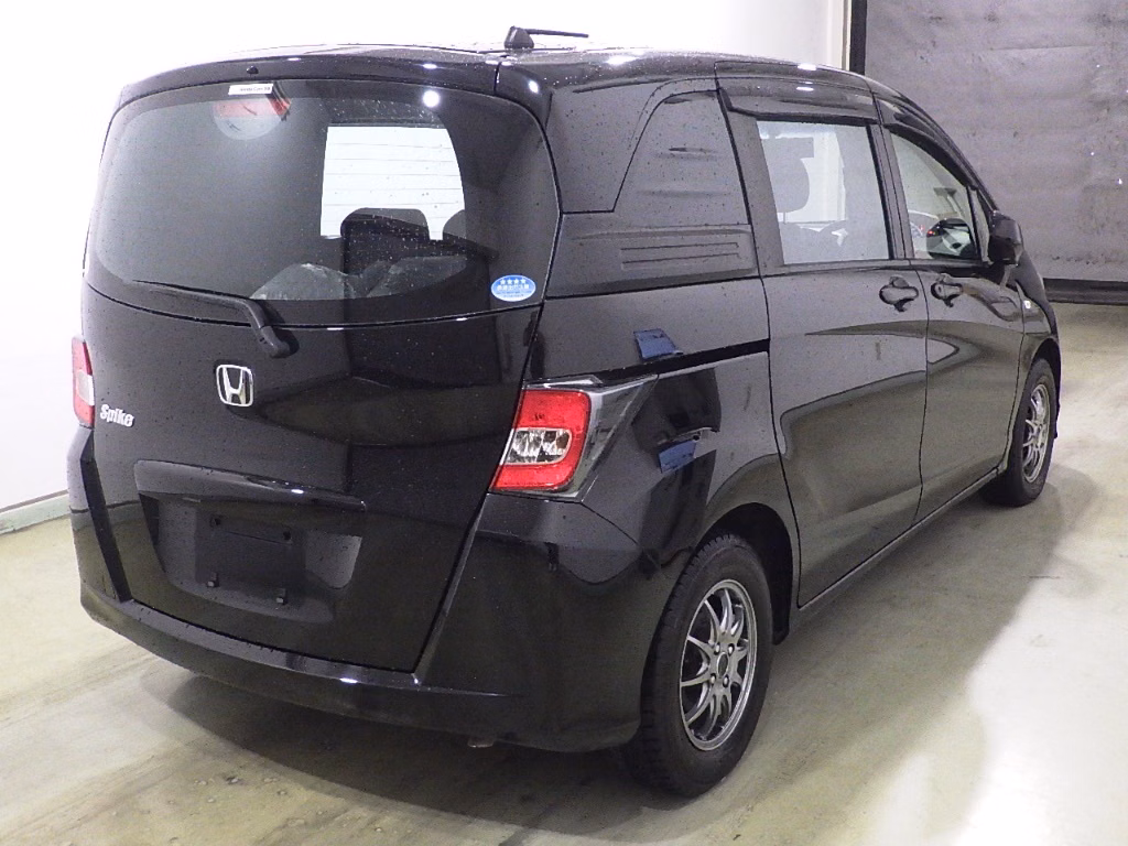 HONDA FREED SPIKE
