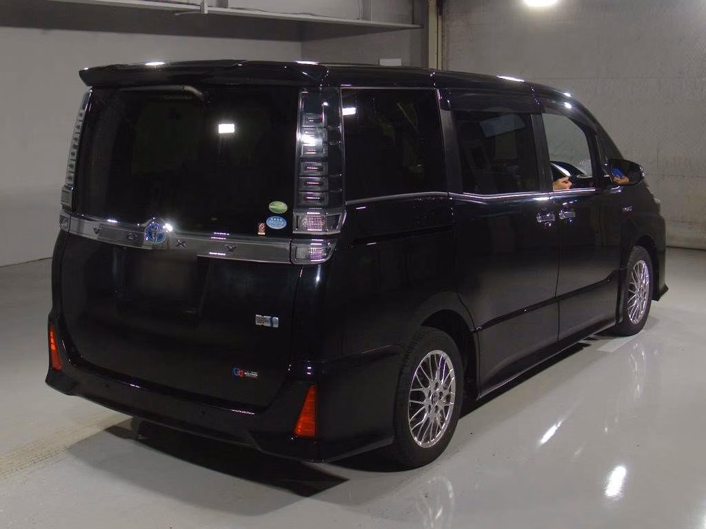 TOYOTA VOXY