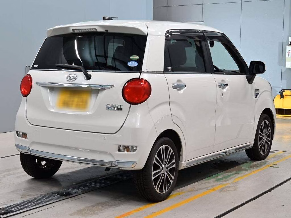 DAIHATSU CAST