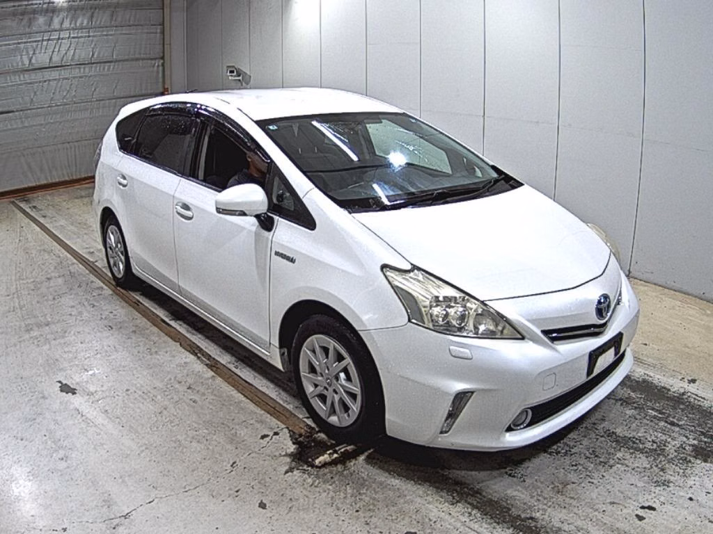 TOYOTA PRIUS ALPHA