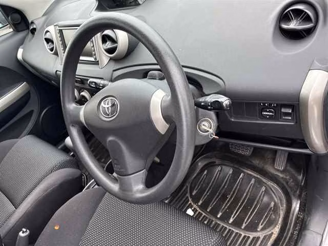TOYOTA IST