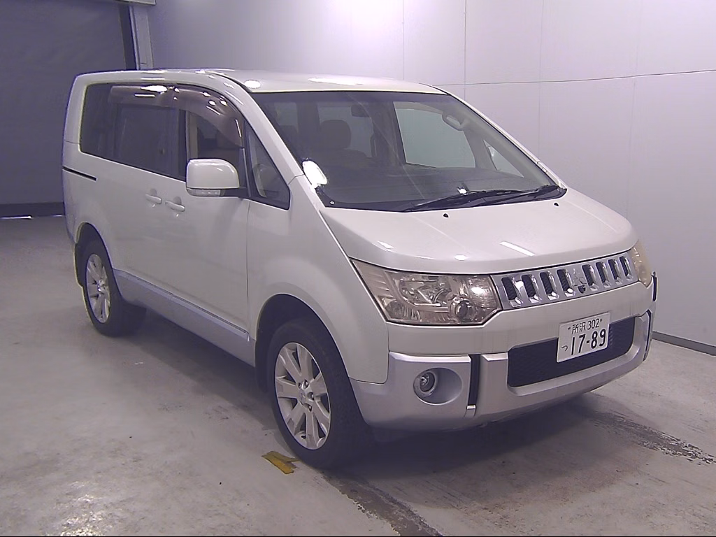 MITSUBISHI DELICA D:5
