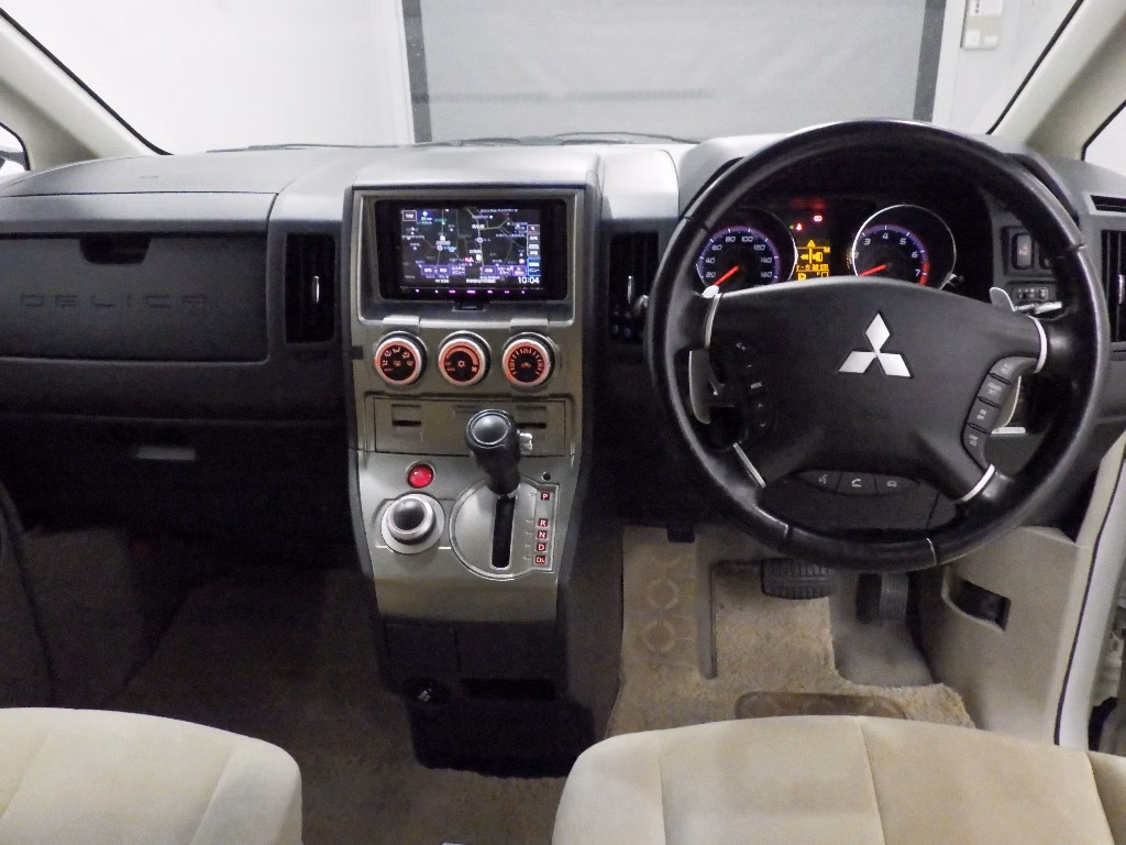 MITSUBISHI DELICA D:5