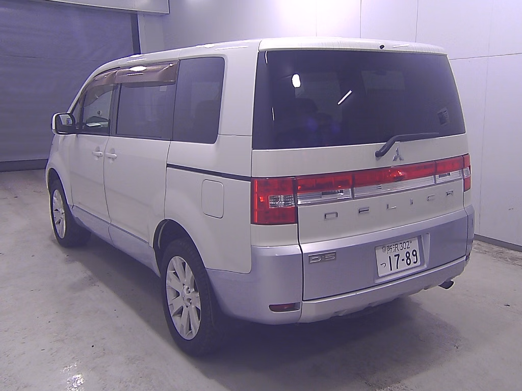 MITSUBISHI DELICA D:5