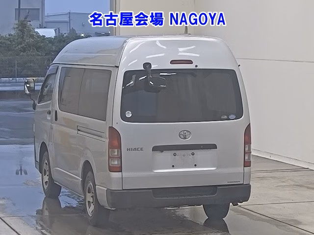 TOYOTA REGIUS ACE