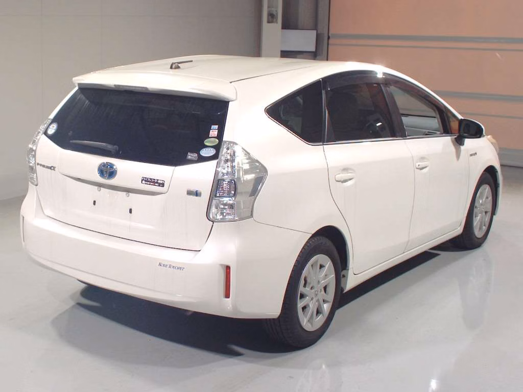 TOYOTA PRIUS ALPHA
