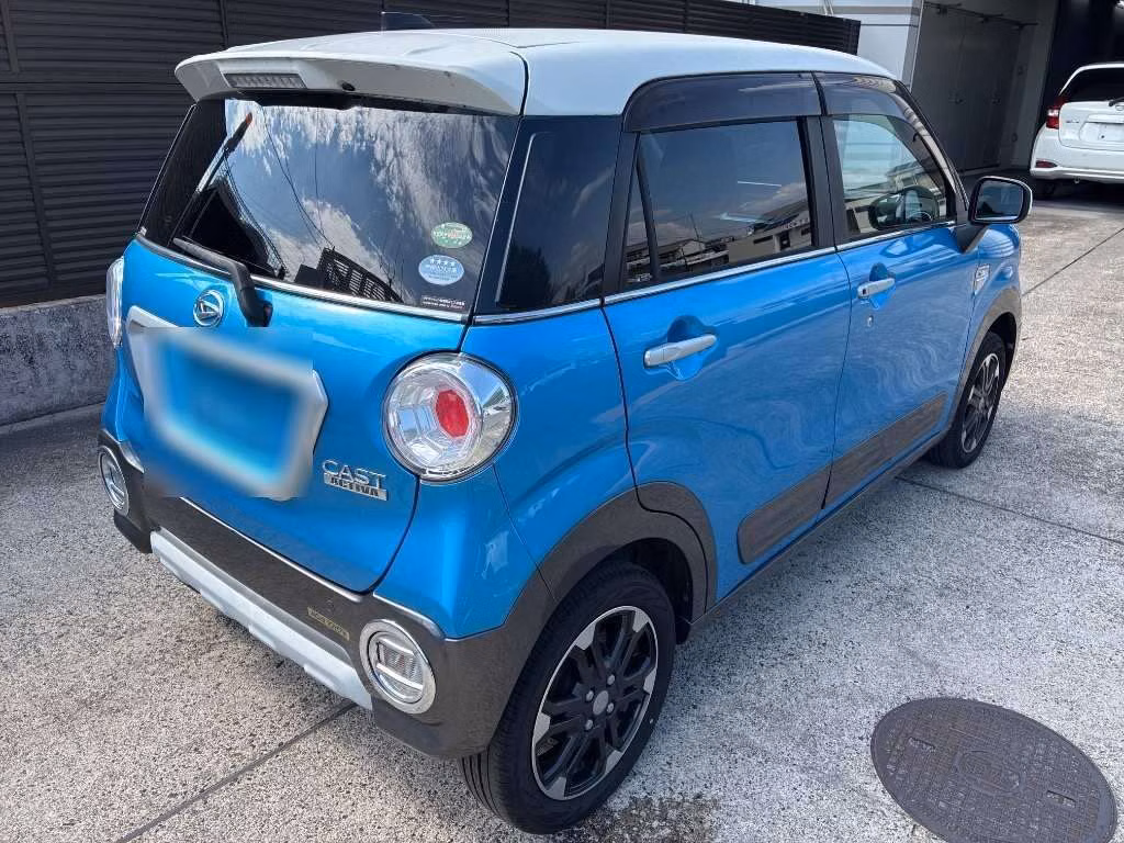 DAIHATSU CAST
