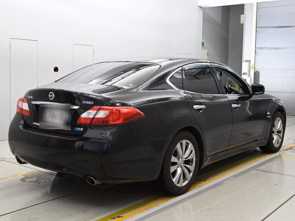 NISSAN FUGA