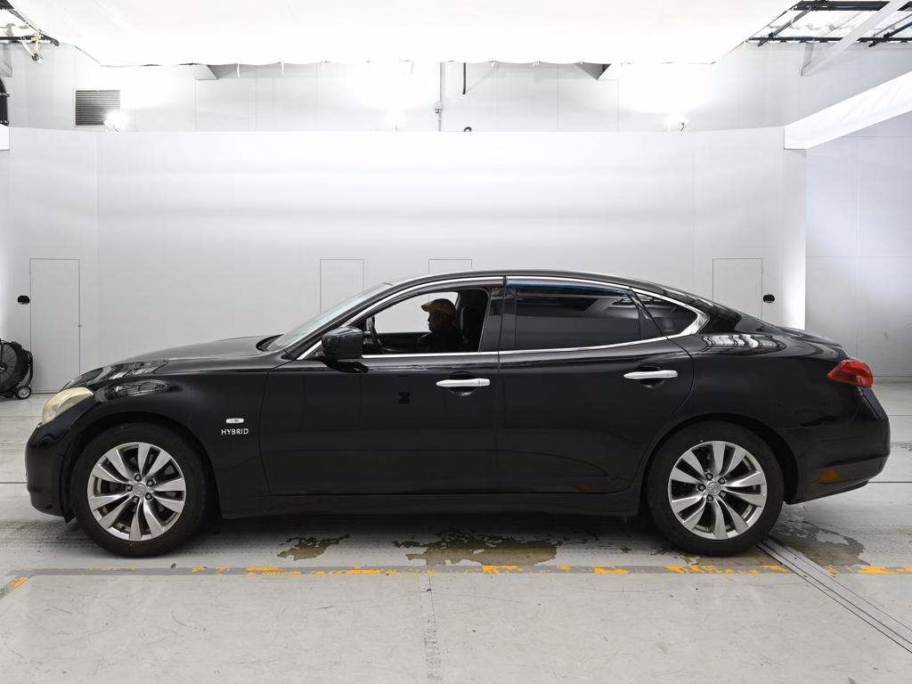 NISSAN FUGA