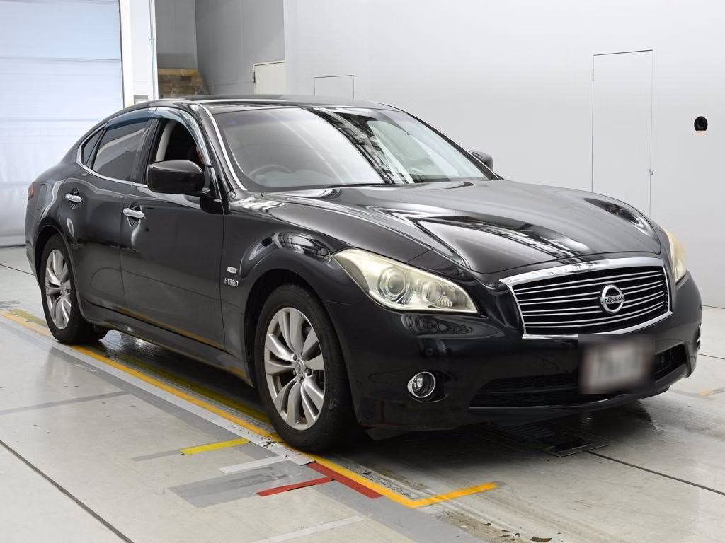 NISSAN FUGA