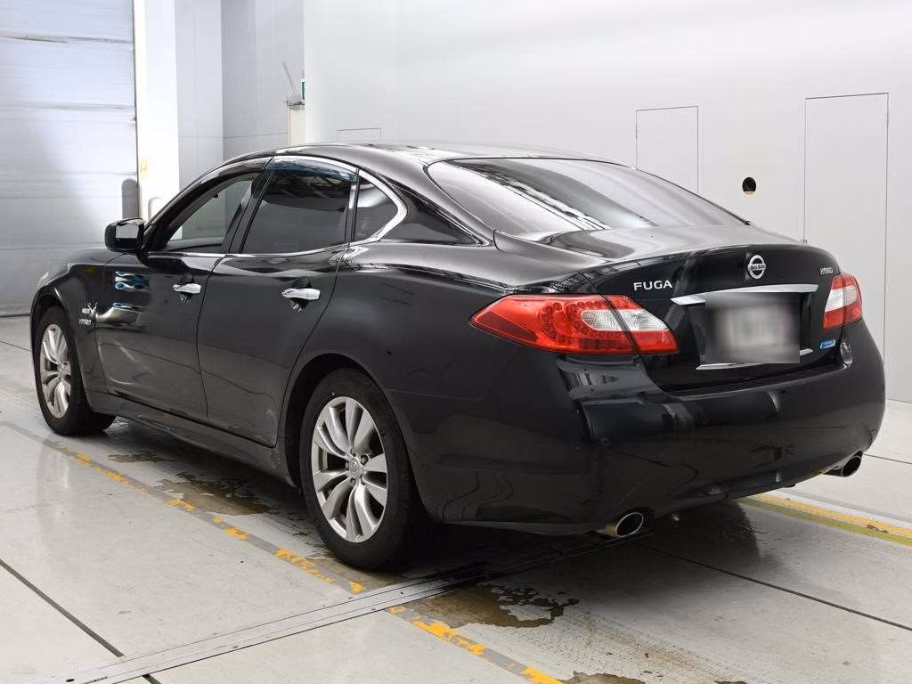 NISSAN FUGA