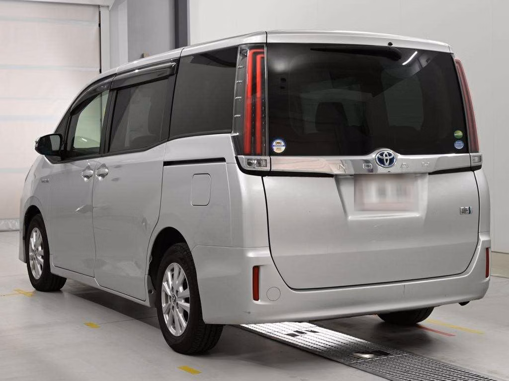 TOYOTA NOAH