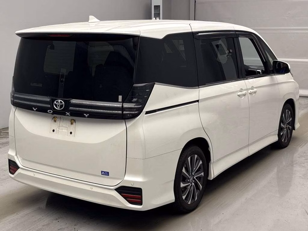 TOYOTA VOXY