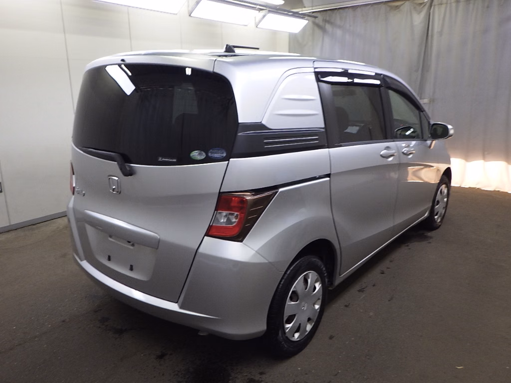 HONDA FREED SPIKE