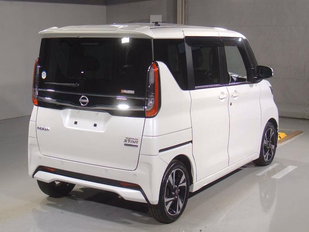NISSAN ROOX