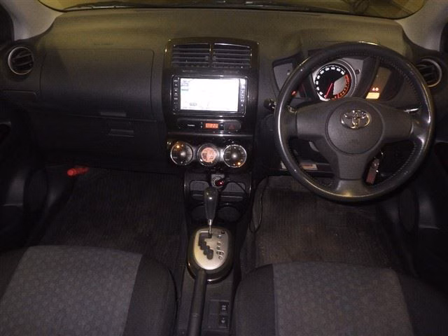 TOYOTA IST