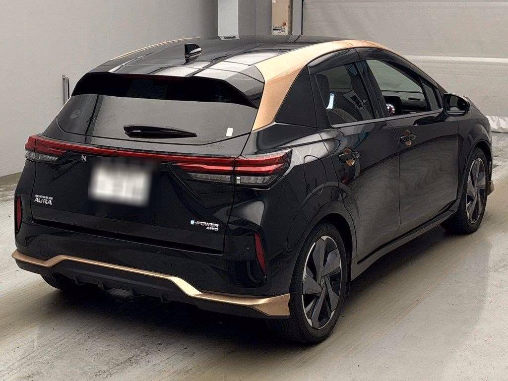 NISSAN AURA