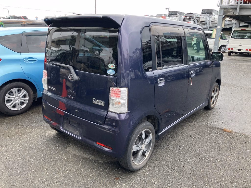 DAIHATSU MOVE CONTE