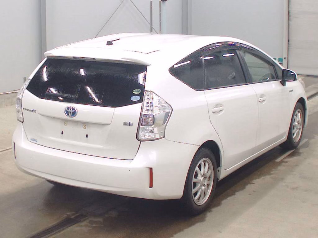 TOYOTA PRIUS ALPHA
