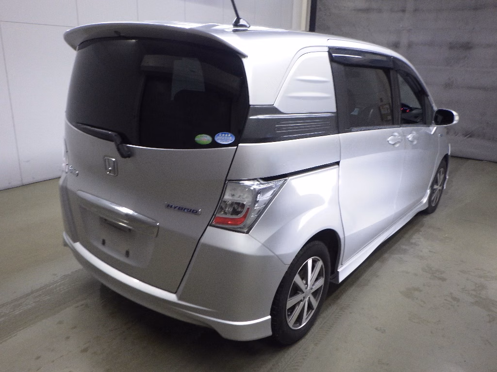 HONDA FREED SPIKE