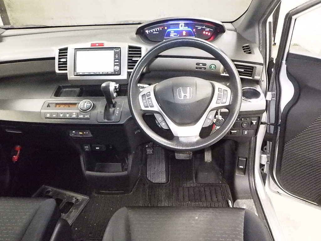 HONDA FREED SPIKE